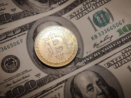Choosing a US Crypto Exchange Without the Guesswork Choosing a US crypto exchange can feel confusing. Here's a plain look at US rules, stablecoins, perpetual futures, offshore access, and trading risk.